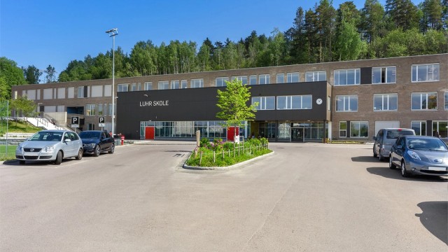 1 minutt unna ligger Luhr Skole.