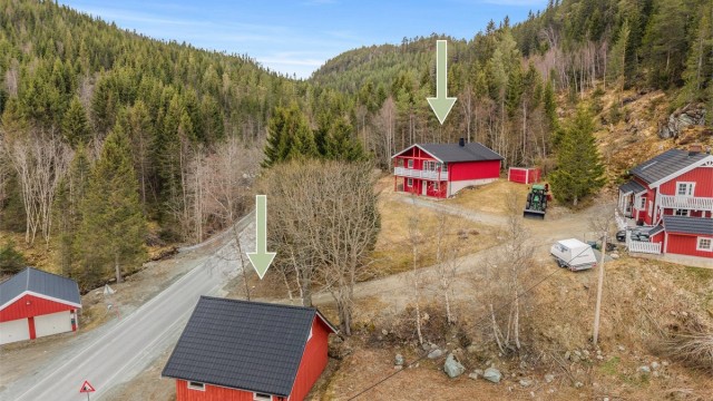 Velkommen til Ståggåvegen 294 – en innholdsrik enebolig med naturskjønn beliggenhet, fine uteområder og vakker utsikt mot Selbusjøen.