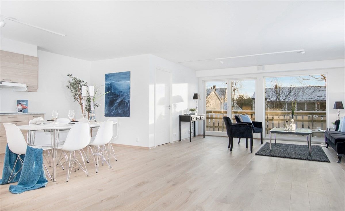 Her bor man lyst og lunt og med en super uteplass på en 16 kvm stor og sydvendt balkong