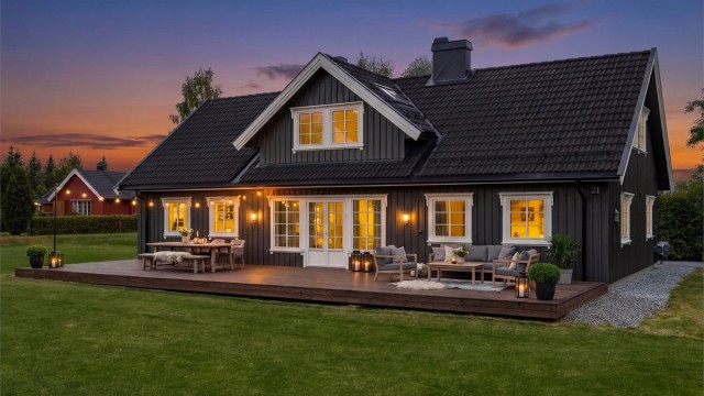 Velkommen til Barlivegen 31! Kveldsbilde KI-redigert og stylet.