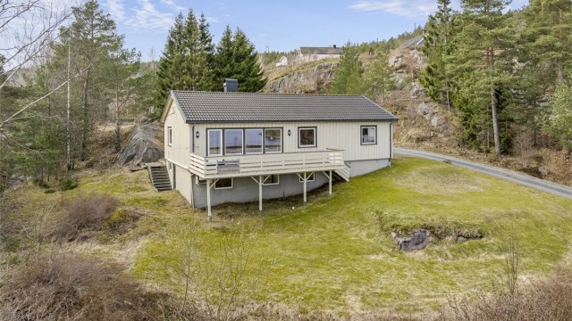 Yttertak ble i 2007 fornyet med nye takstein og undertak av papp.