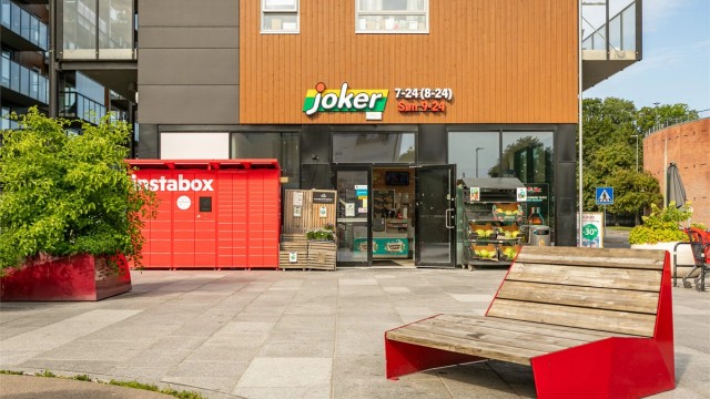 Dagligvarehandelen gjøres enkelt hos Joker, kun et par minutters gange unna.