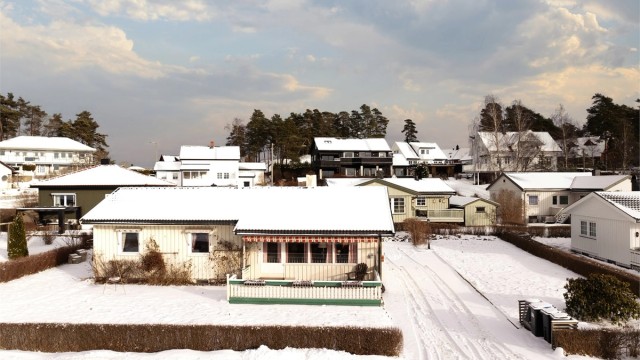 Hugins vei 8 presenteres av Karl Robert Hansen i Krogsveen.
Fotograf; Kristoffer Kristiansen.