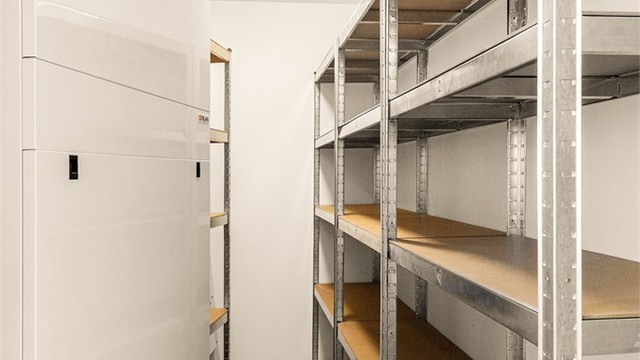 Det medfølger hele 3 boder. Bilde her fra den innvendige boden inni leiligheten.