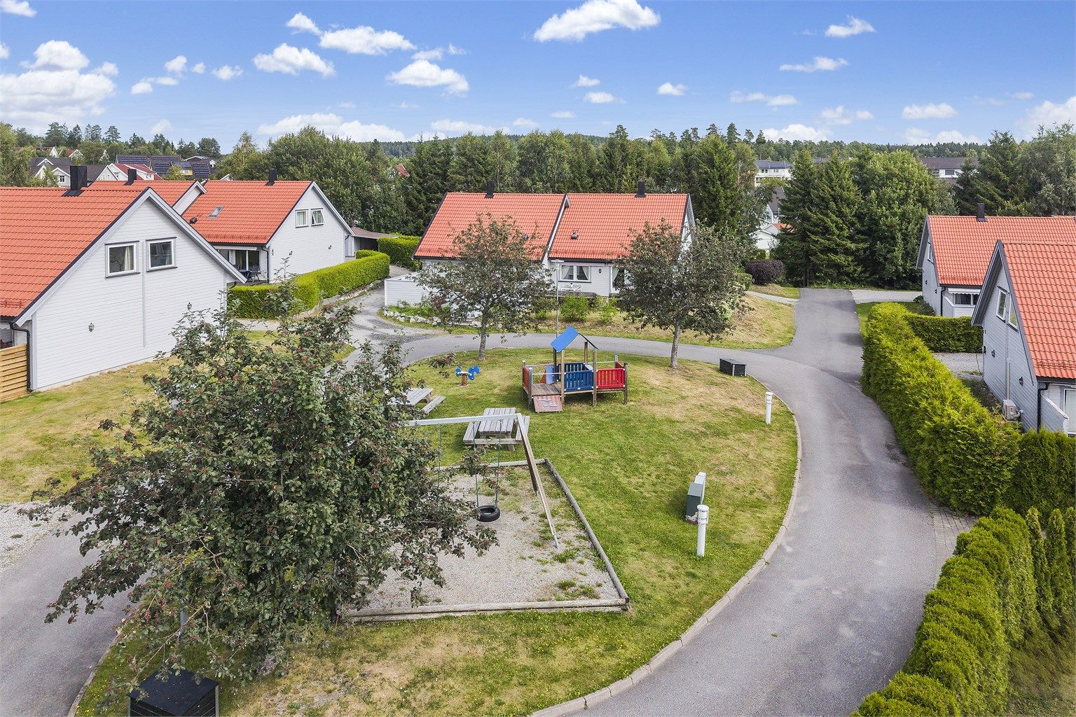 Oversikt over det hyggelige og velholdte fellesområdet.