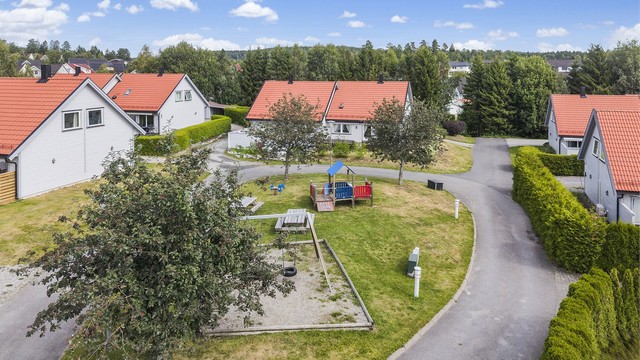 Oversikt over det hyggelige og velholdte fellesområdet.