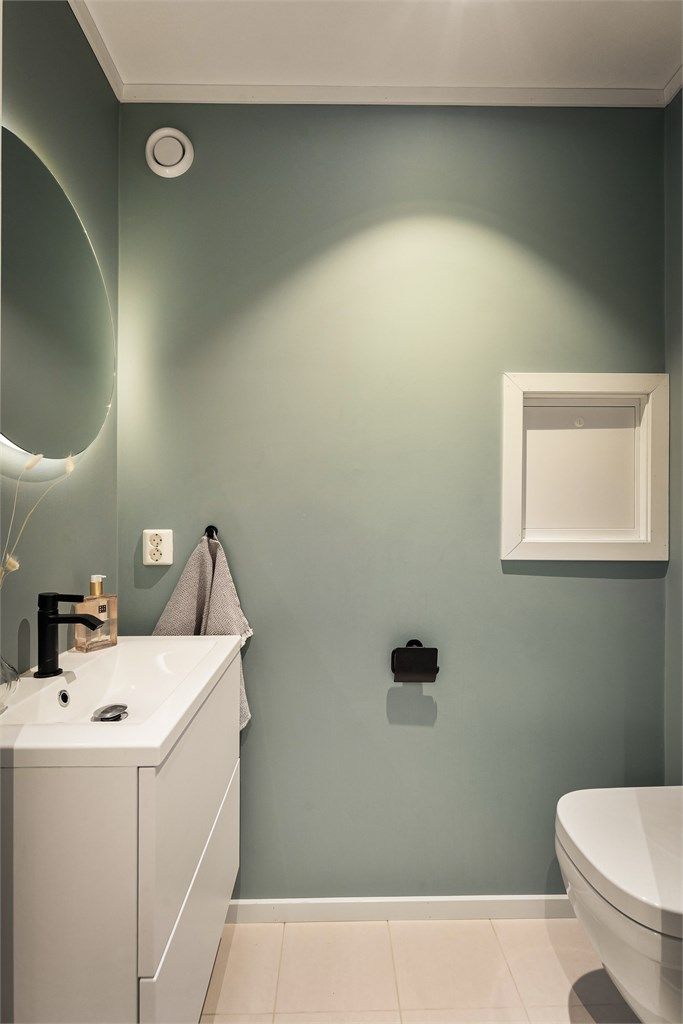 I 1. etasjen har du et praktisk toalettrom ved entréen