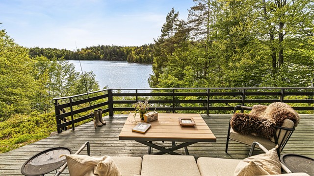 Terrassen ligger solrikt til mot vest.