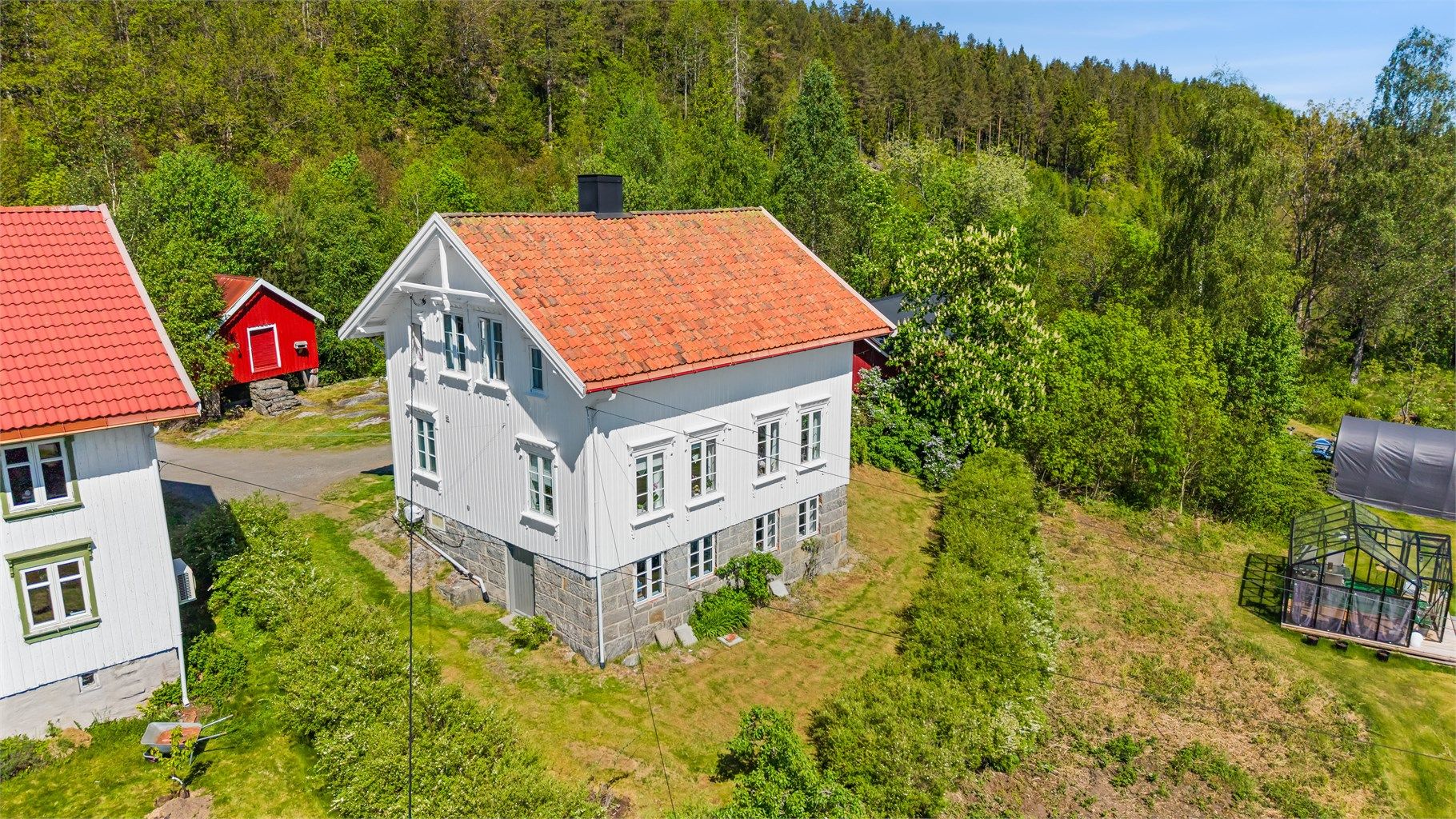Boligens vinduer med trerammer ble skiftet i perioden 2007-2017.