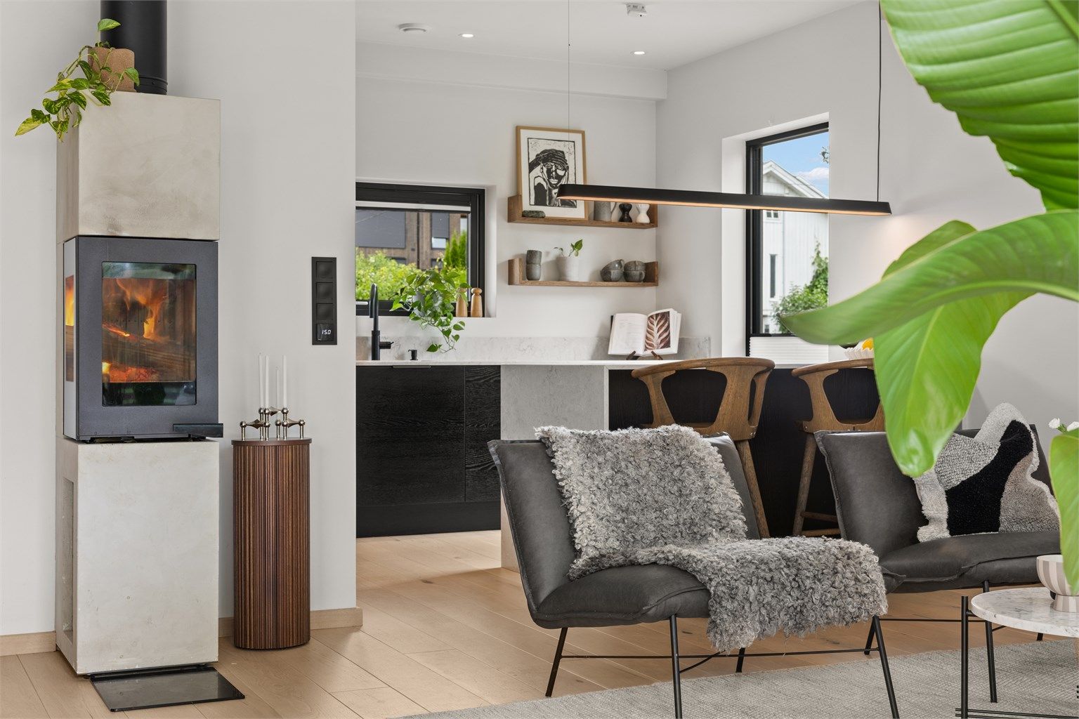 Boligen har et moderne uttrykk, bygget etter TEK-17