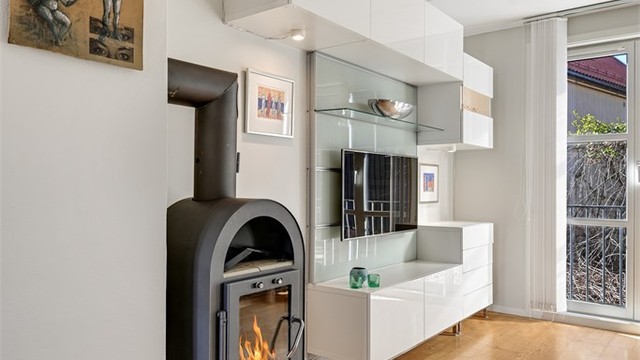 En vedovn sørger for ekstra varme og hygge på kalde dager.