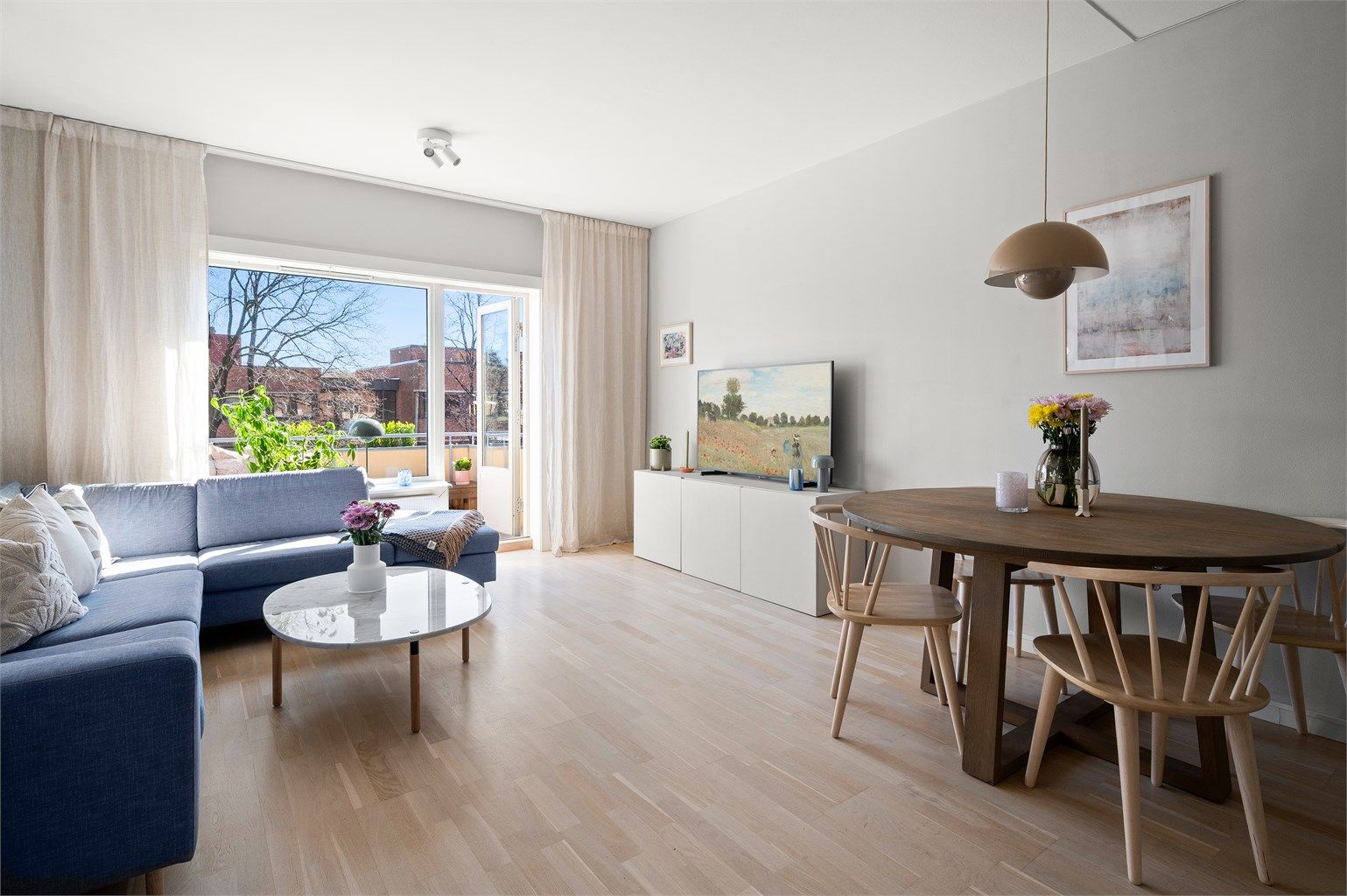 Dette er en lekker og  gjennomgående 3-roms selveierleilighet med romslig balkong. 