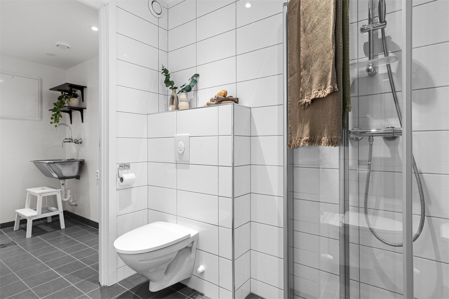 - Helfliset med varmekabler på gulv -