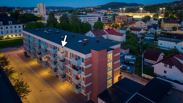Felles inngangsparti med videre heis- og trappeadkomst til leilighetens etasjeplan (4. etasje - toppetasjen).