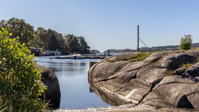 I nærområdet finnes det flere fine badeplasser og sandstrender.