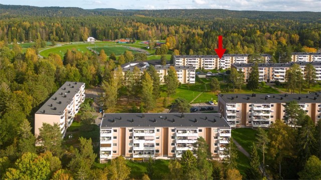 Velkommen til Bølerlia 153 i populære Haraløkka borettslag. Her har du en lekker beliggenhet med marka som næreste nabo.
Foto: Martine Eren Jacobsen