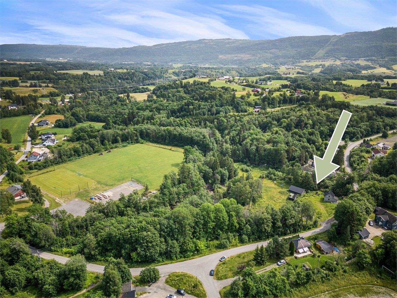 Eiendommen har en landlig og rolig beliggenhet med gode solforhold.
Foto: Ole Thoresen.