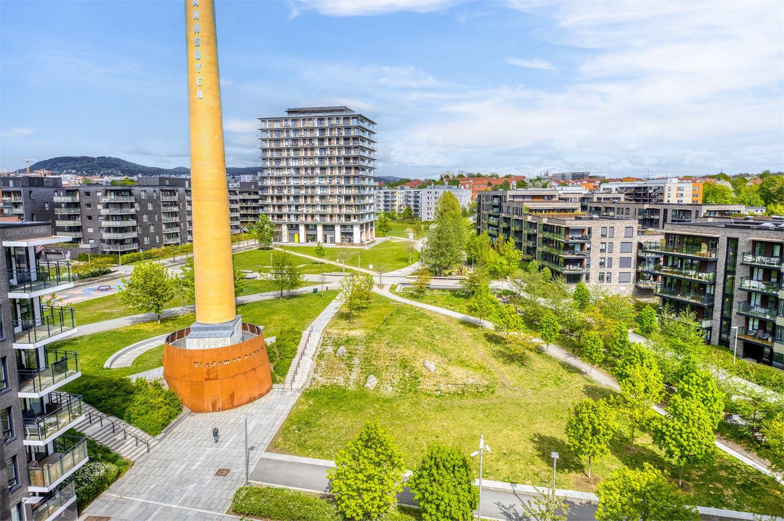 Ensjø har blitt en moderne bydel med en fin miks av ny arkitektur og etablerte grøntområder.