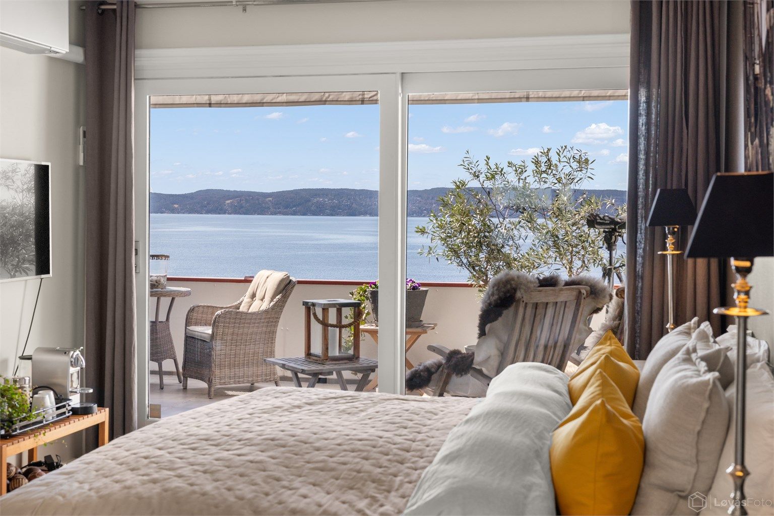 Våkn opp til en fantastisk utsikt over Bunnefjorden.