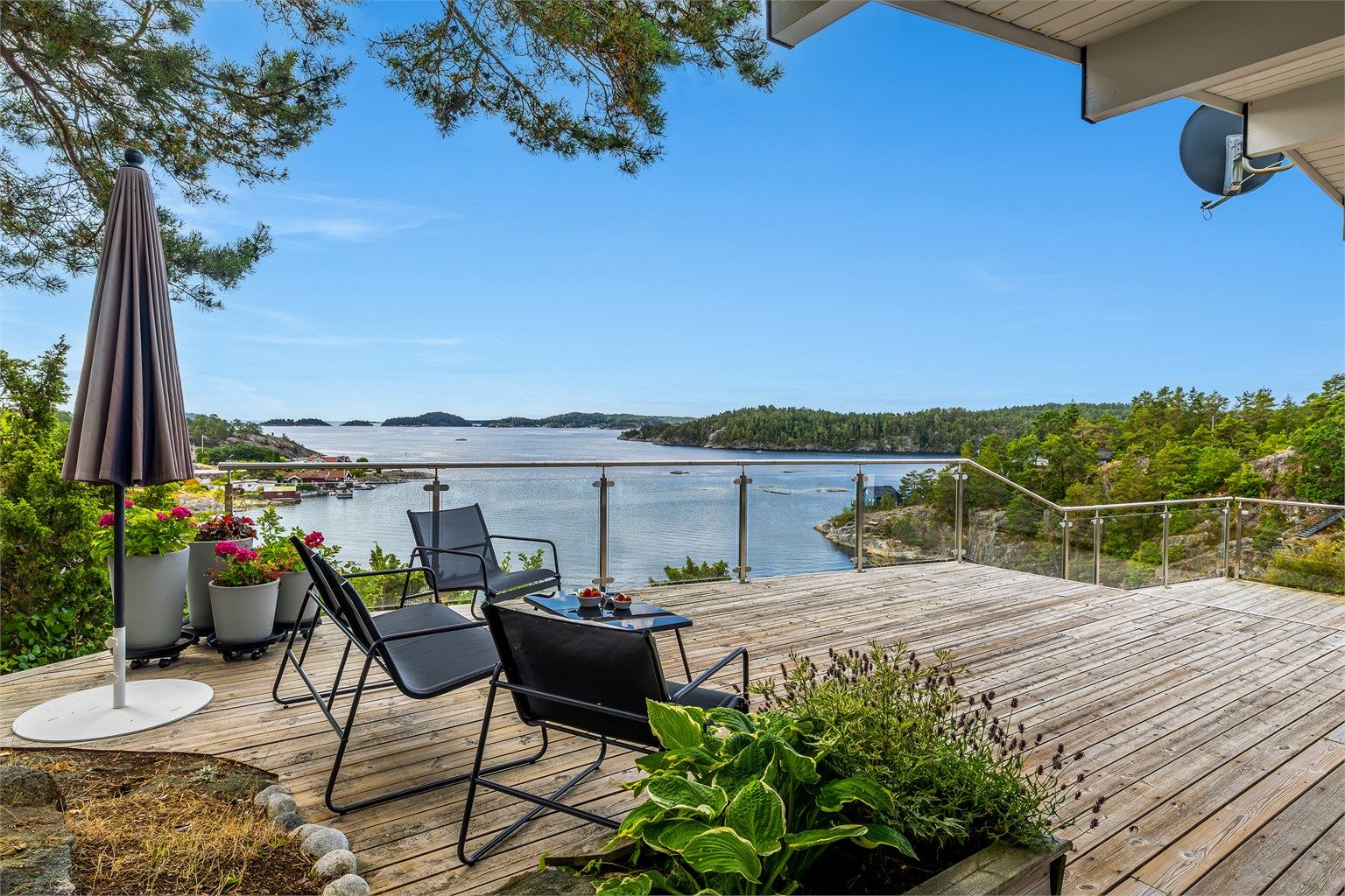 FAVORITTPLASS: Her kan du nyte utsikten.