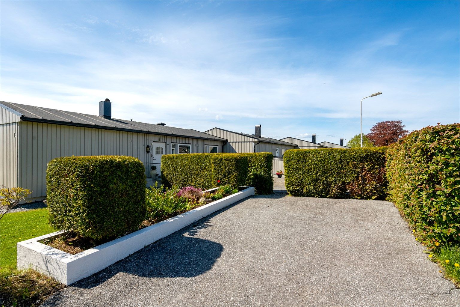 Eiendommen disponerer biloppstillingsplass på tomten
