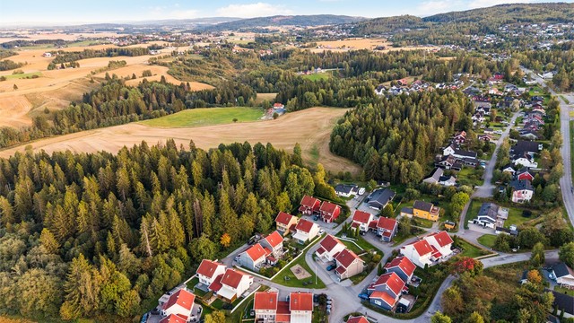 Nærområdet byr på umiddelbar tilgang til gangveier og stier i marka.