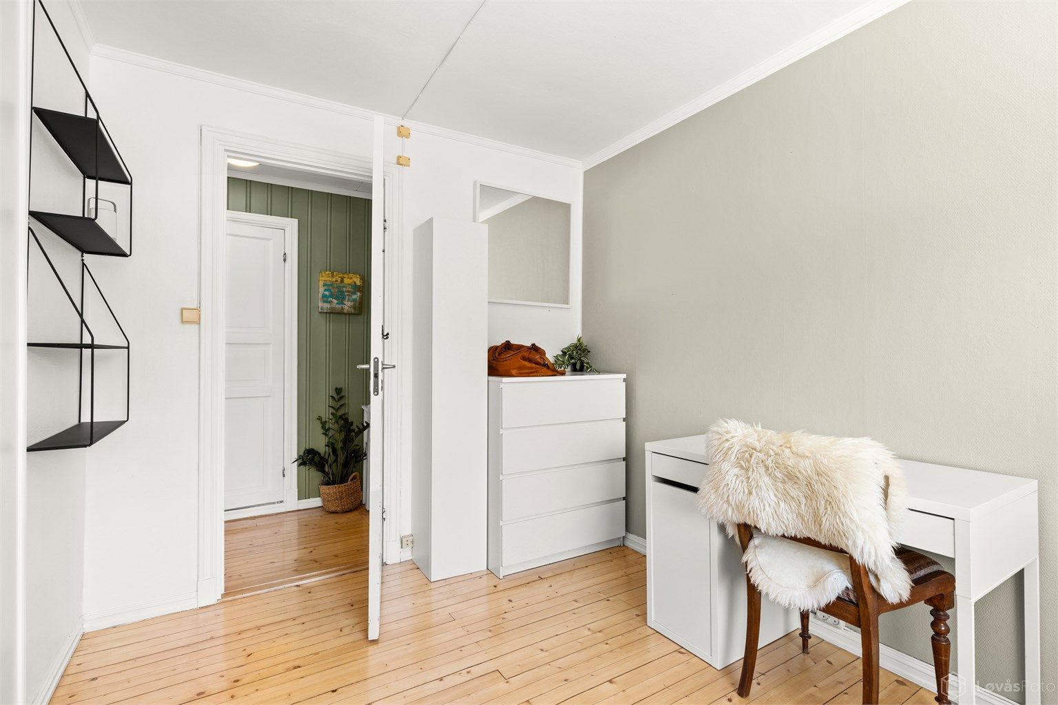 Utsikt fra soverommet mot gangen i andre etasje.