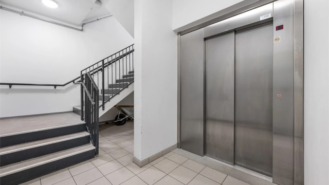 Fine fellesområder med enkel tilkomst til takterrasen via heis