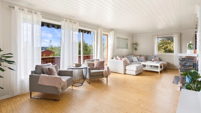 Utgang til terrasse fra stuen.