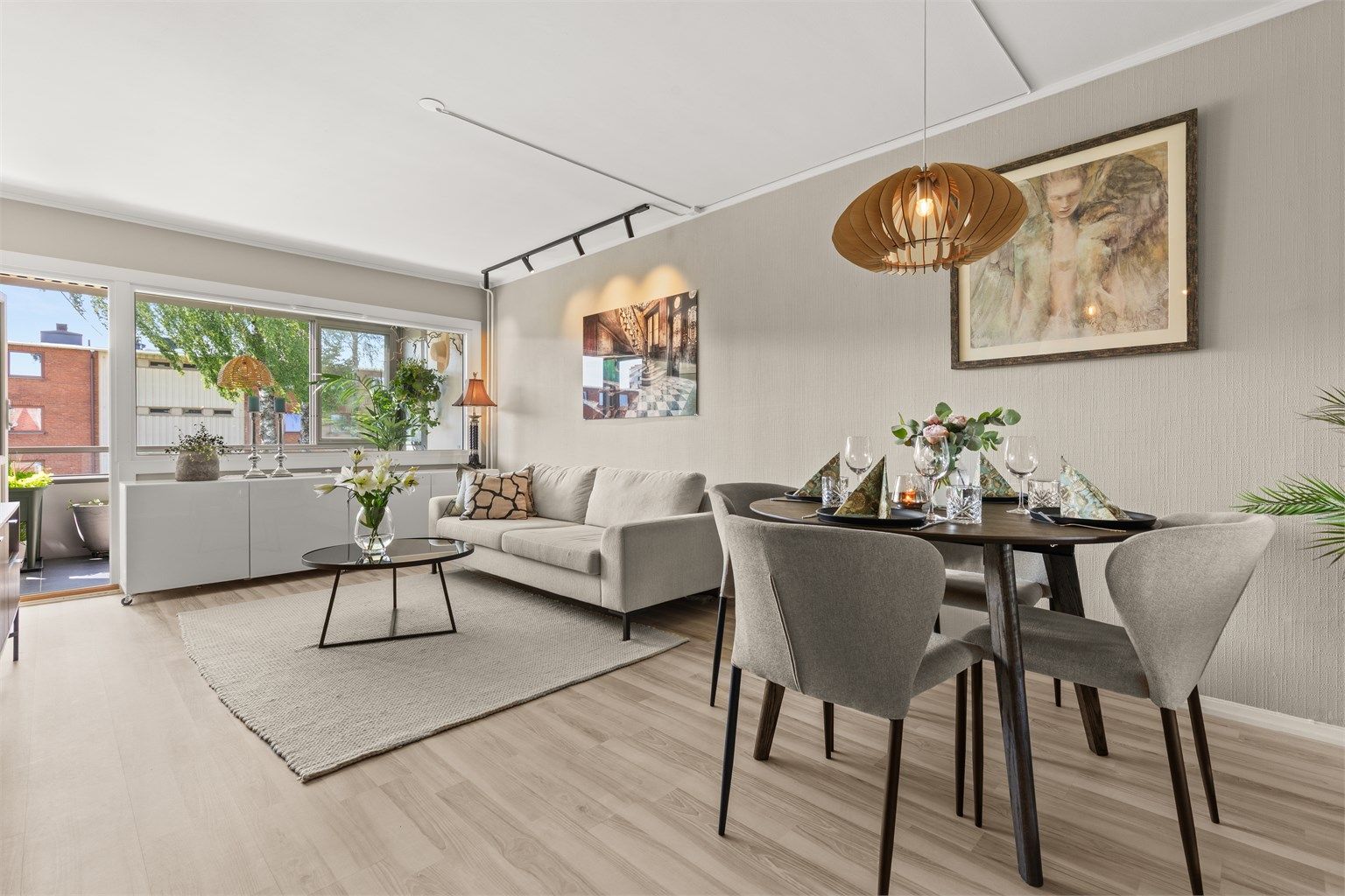 Nora Larsen Rørvik v/ Eiendomsmegler Krogsveen har gleden av å presentere Kristian Bogneruds vei 6!