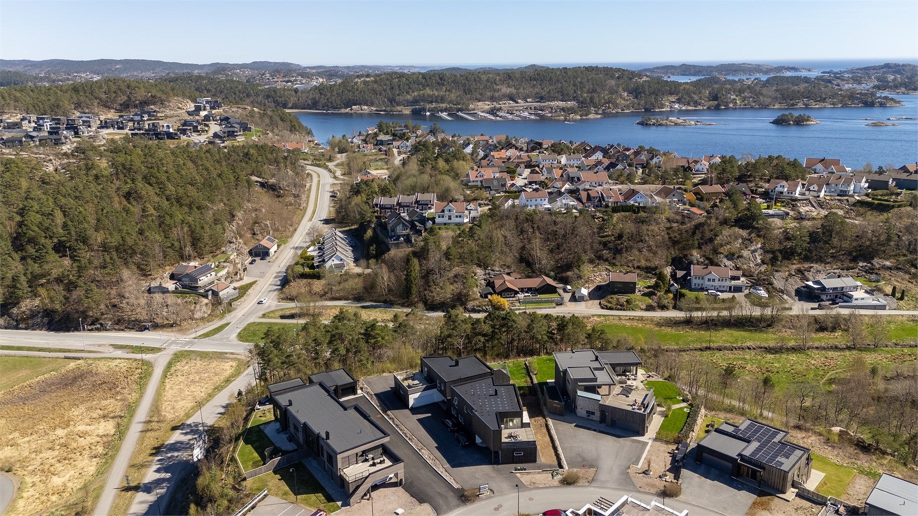 Sjønær og solrik beliggenhet