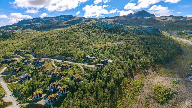 Etablert og rolig hytteområde omkranset av storslått natur.