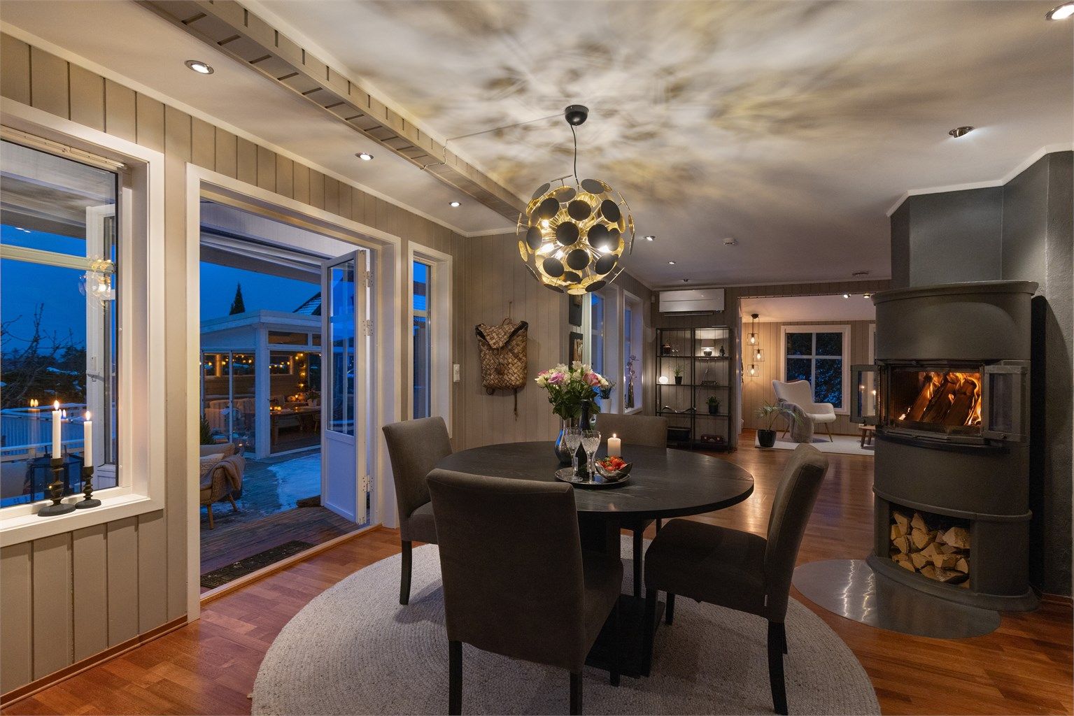 Kveldsstemning i spisestuen