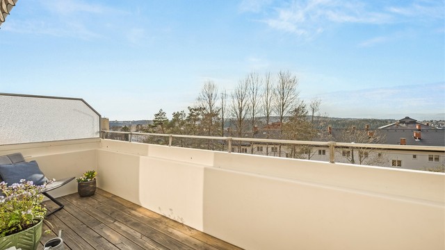 Åpen utsikt fra balkongen mot vest.