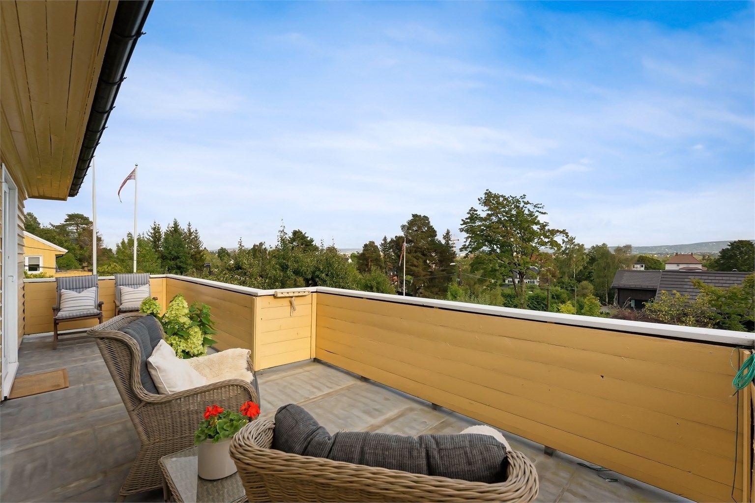 Attraktiv beliggenhet med gode solforhold og flott utsikt