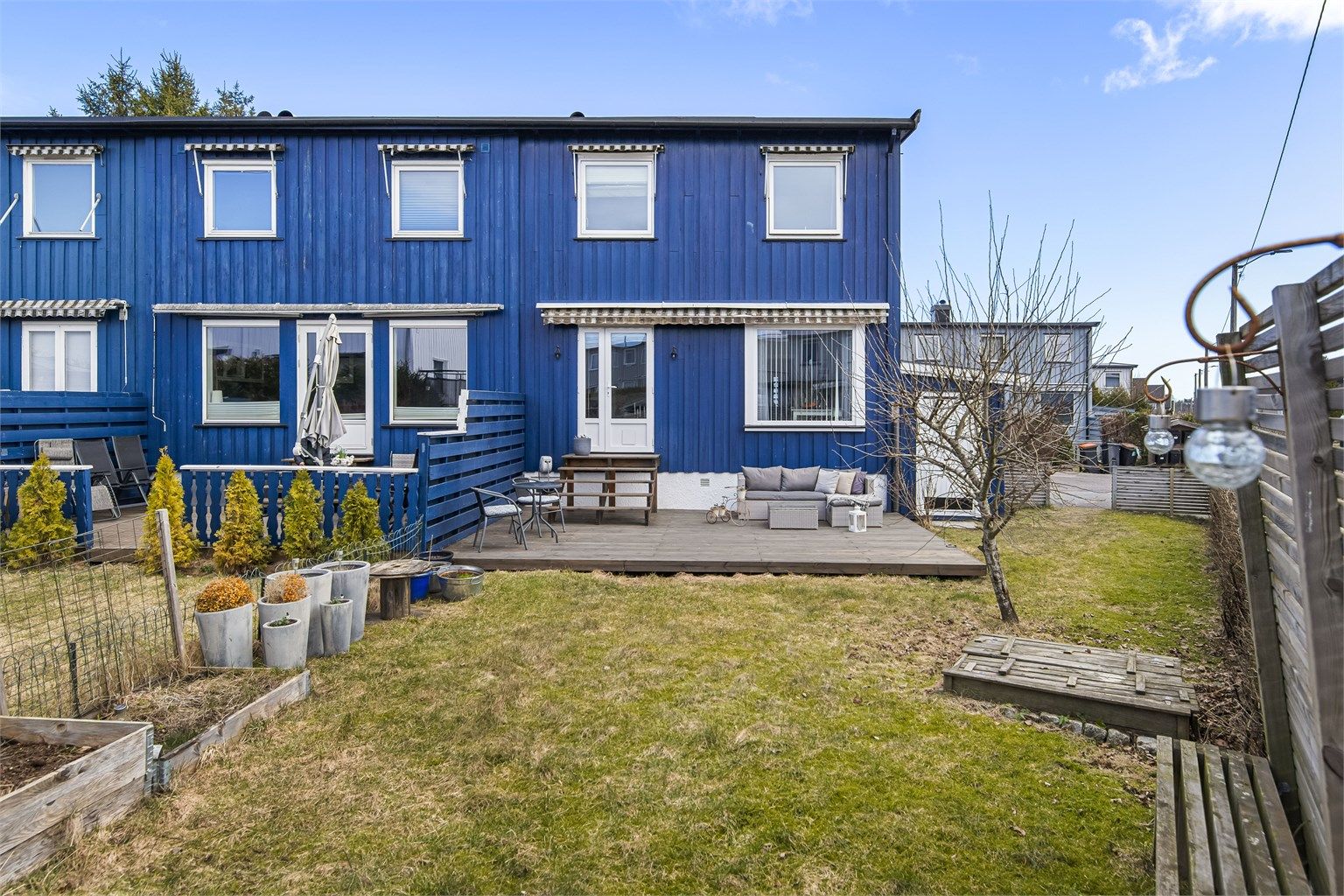 Solrik uteplass med utgang fra stuen