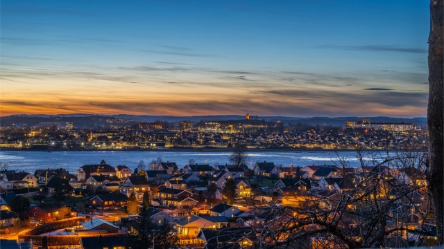 Strålende solnedganger kan nytes fra eiendommen – en atmosfære som må oppleves.