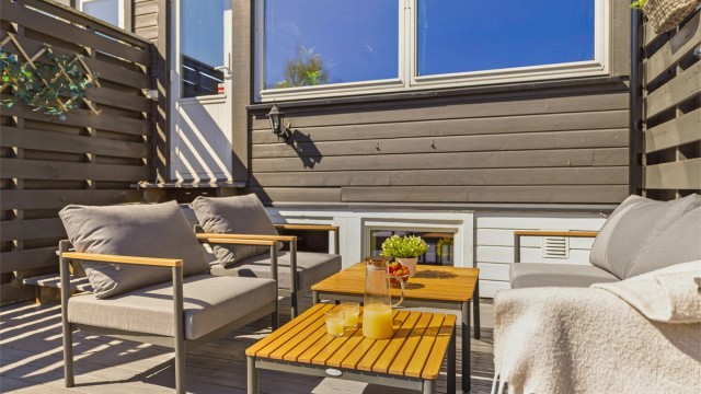 Terrassen har en hyggelig uteplass