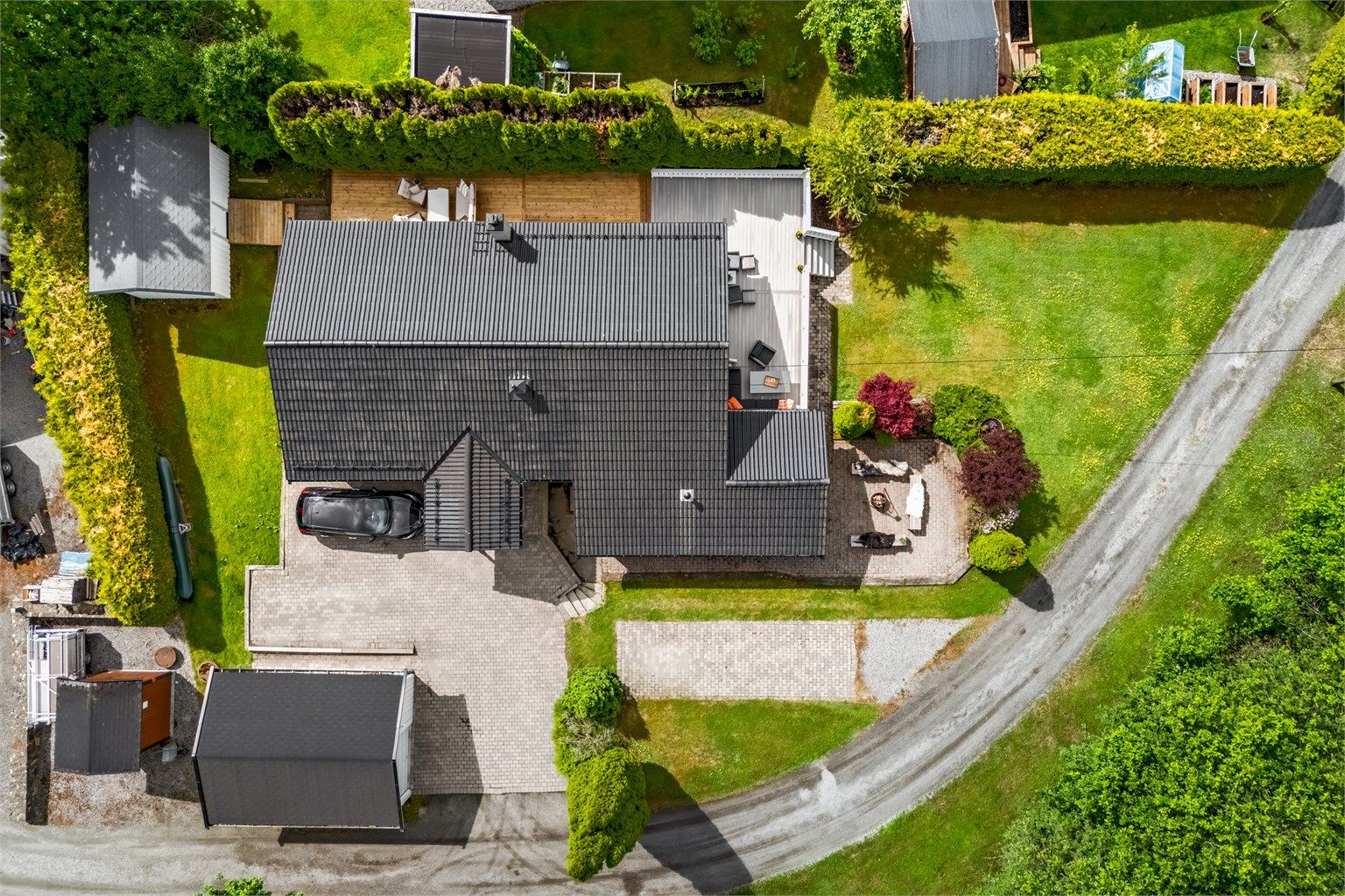 Velkommen til Gjersjøveien 68 - Enebolig med alle bruksrom på en flate, stor hage og naturskjønne omgivelser