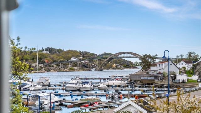 Denne flotte eiendommen ligger idyllisk til på Tjøme, ved attraktive Røssesundet – et av landets mest ettertraktede steder
