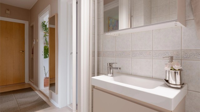 Badet har flislagte overflater og elektrisk gulvvarme for økt komfort.