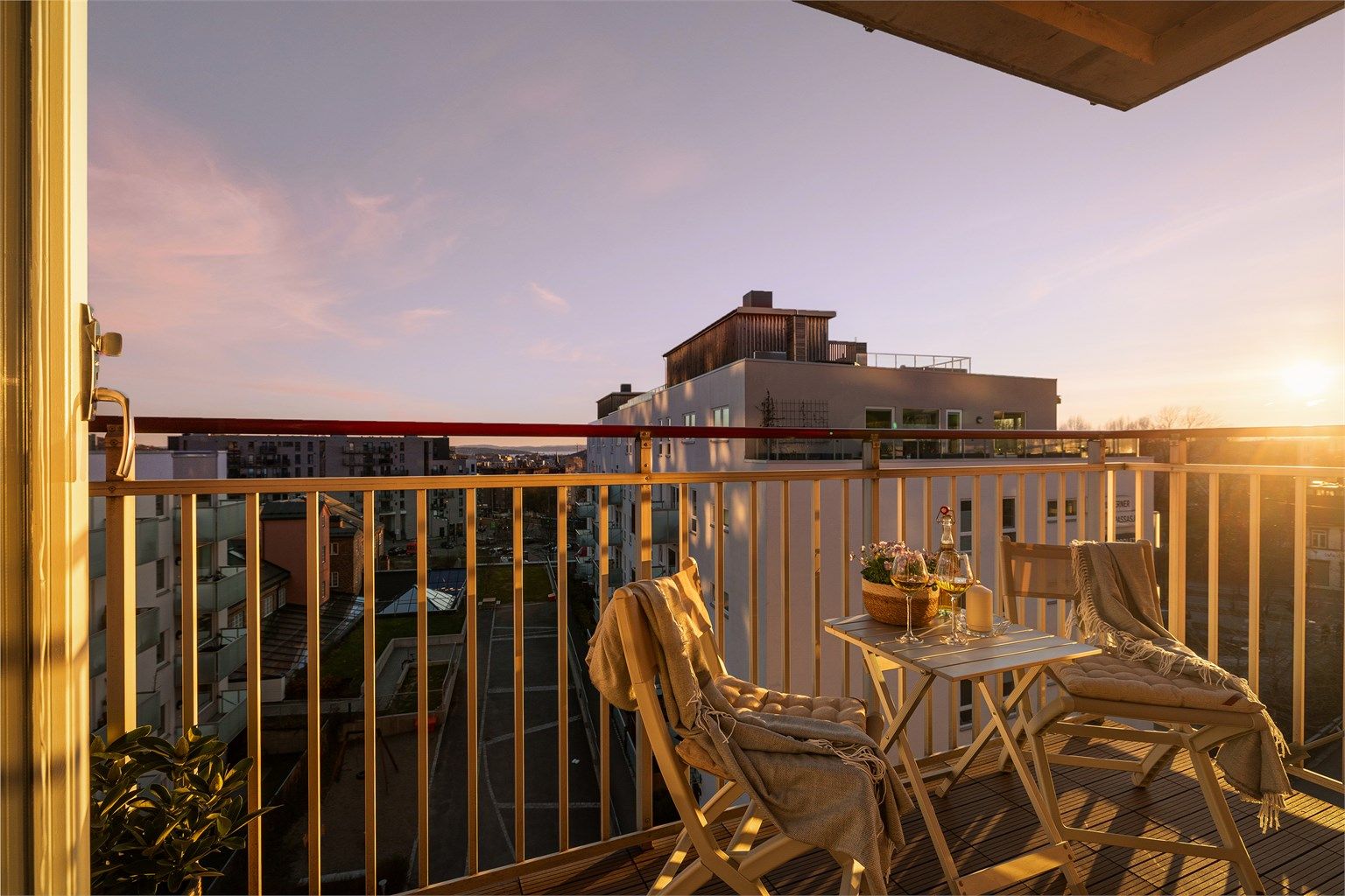 Kveldsstemning på balkongen. Foto: Trond Walsø / Walso Work