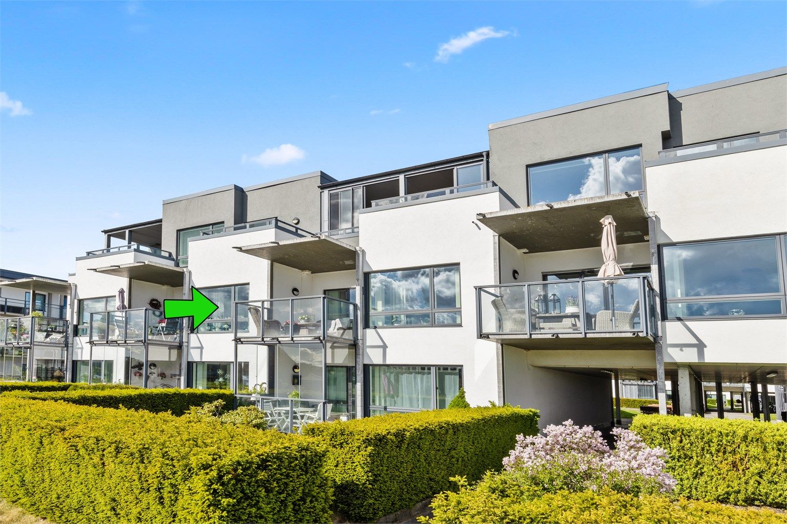 Leiligheten sett utenfra, enkelt og hyggelig