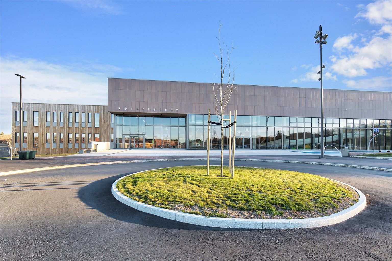 Få minutter kjøring til Røykenbadet 