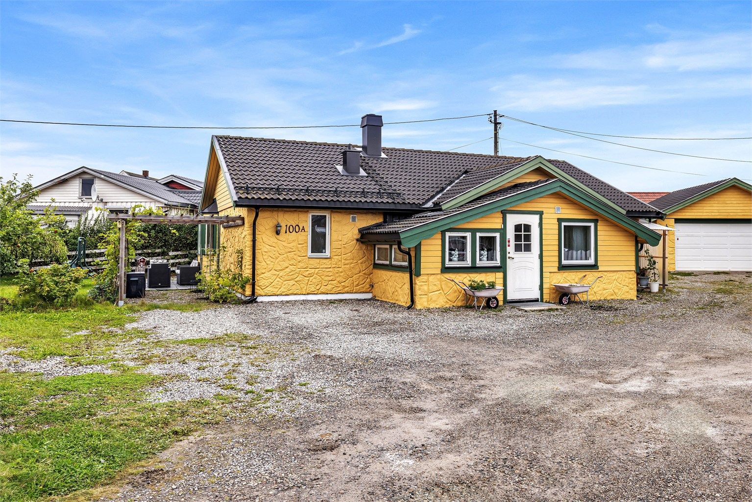 Eiendomsmegler Krogsveen v/Idriss Eliassy ønsker velkommen til Algarheimsvegen 100A