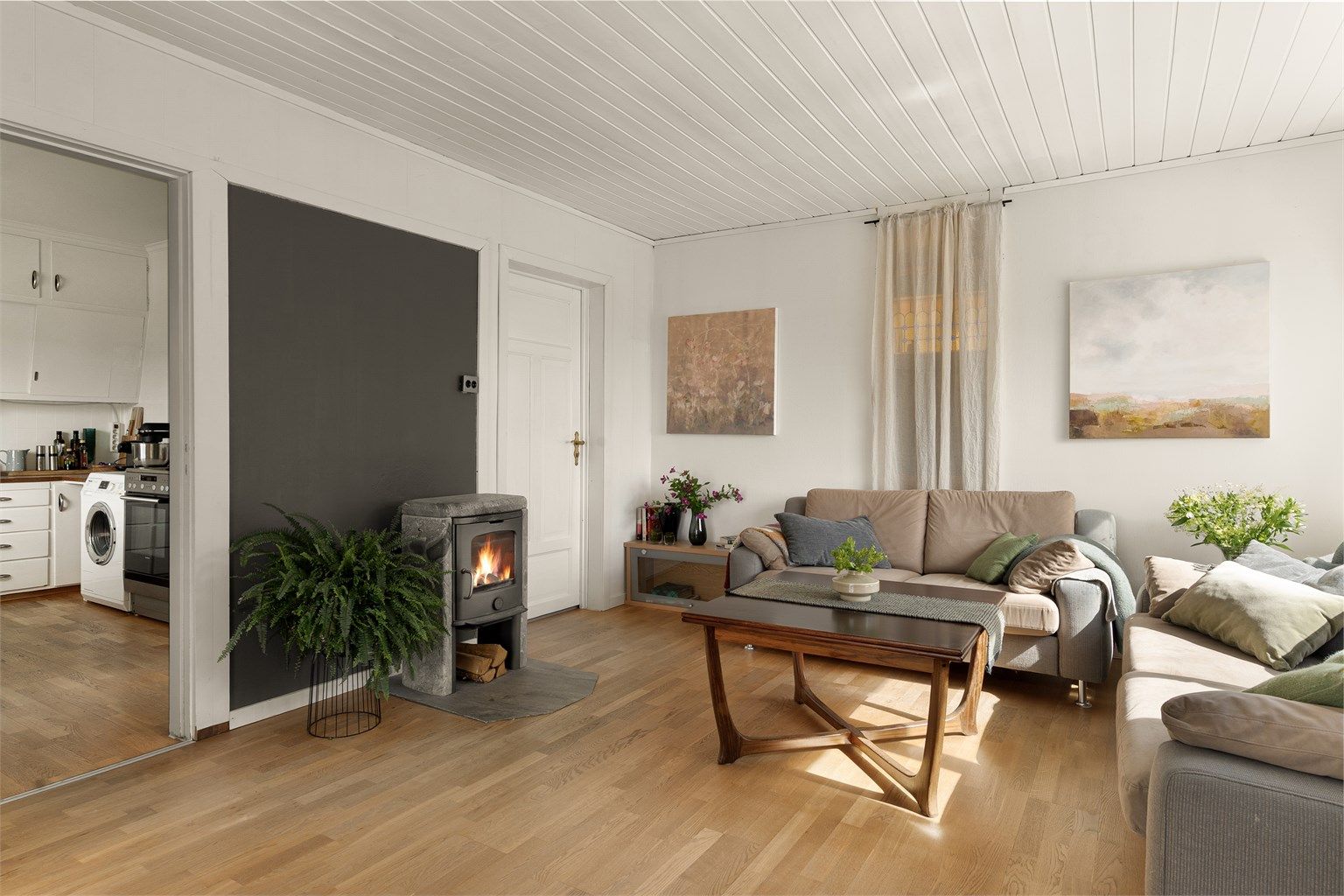 - Ovnen er rentbrennende og i tidløst design -