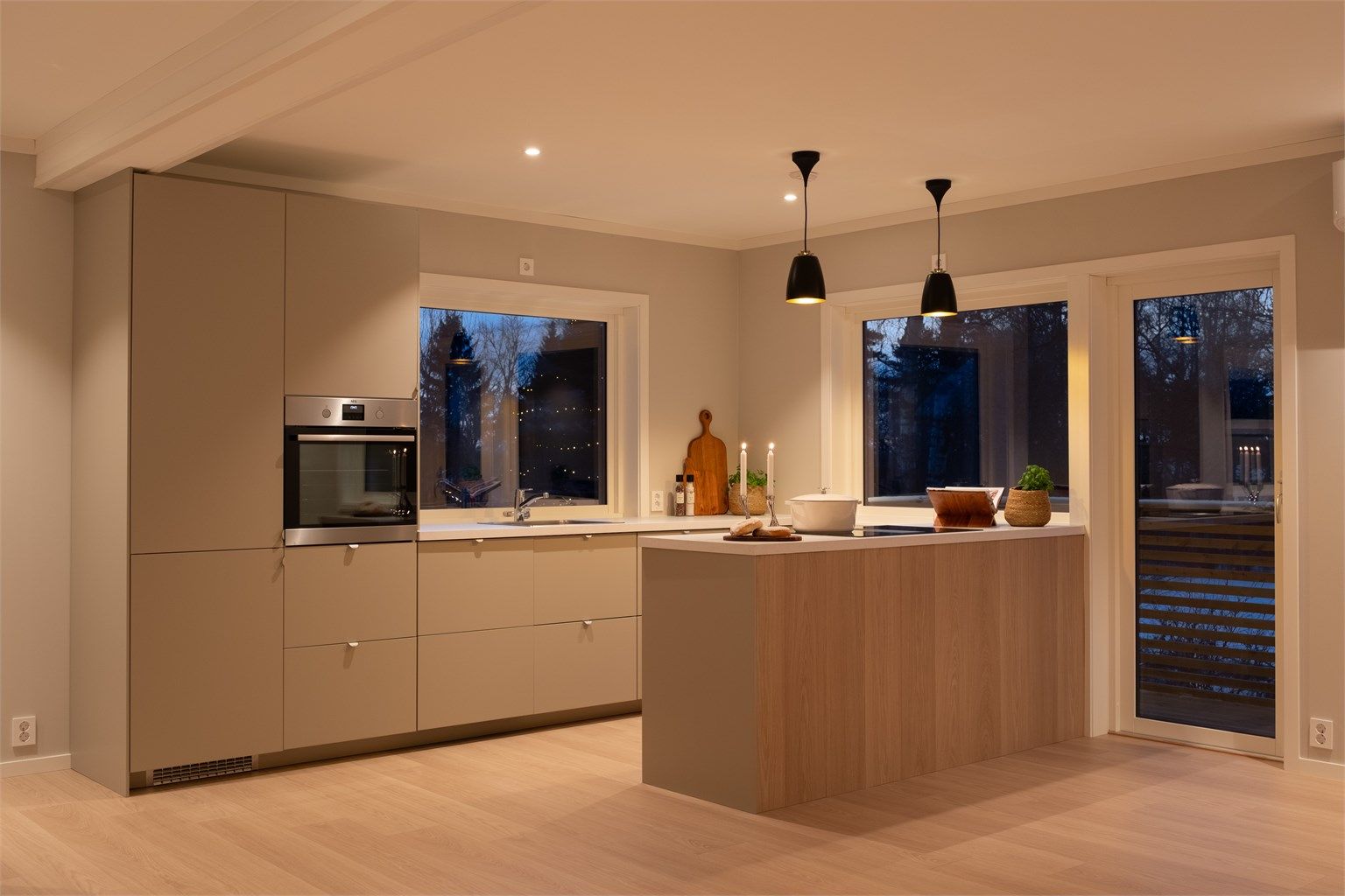 Koretveien 31 presenteres av Raymond Bøhn i Krogsveen. 
Fotograf; Kristoffer Kristiansen.