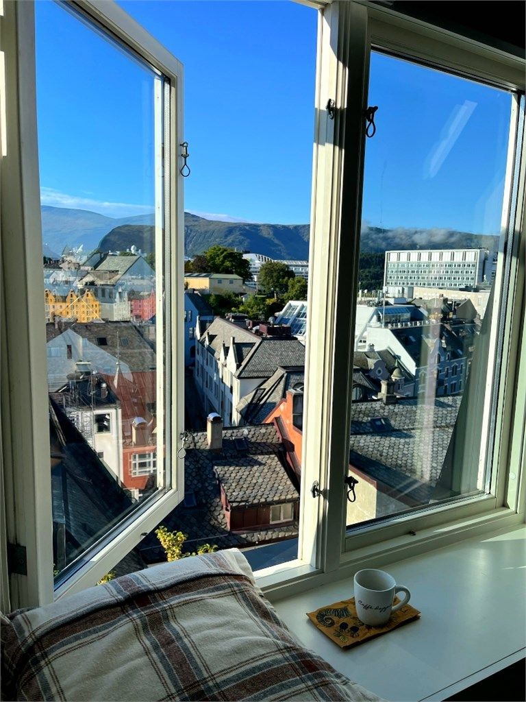 Her bor du midt i hjertet av Ålesund sentrum. (foto selger)