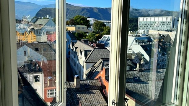 Her bor du midt i hjertet av Ålesund sentrum. (foto selger)