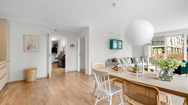 Soverom II ligger i denne delen av leiligheten. Dersom man ikke trenger 2 soverom, er dette et fint kontor, eller man kan ta det bort og ha større stue og kjøkken.